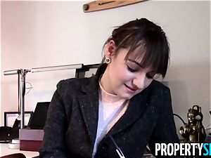 Property fuck-a-thon Agent Makes fuck-a-thon flick With lucky customer